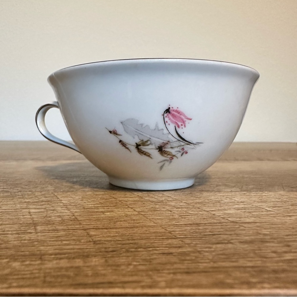 ***SOLD*** Royal Duchess Bavaria Germany hand-painted teacup broken and repaired - Picture 4 of 8
